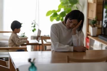 発達障害の子どもを成人まで育てた母。高校では対人ストレスで入院したことも。ともに歩んだ母が20年を経て、今思うことは？【体験談】
