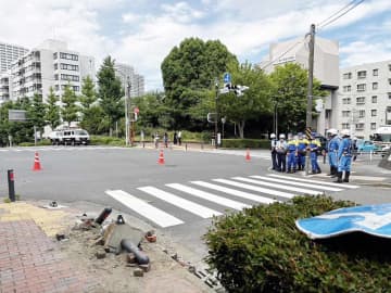 横浜・戸塚区の市道、4台絡む事故で歩行者含む3人けが　容疑の男の呼気から基準値超アルコール