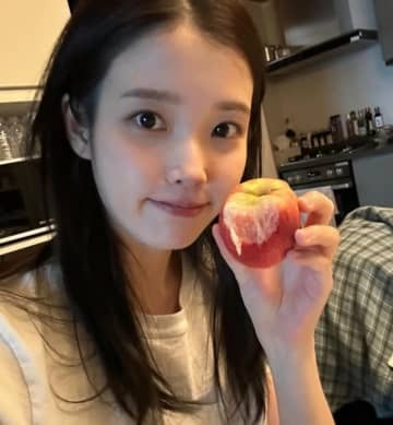 IU（アイユー）、芸能人ではない“人間イ・ジウン”として…スッピンもかわいすぎ！