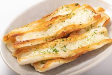 ロバート馬場考案『おつまみちくわ』が超簡単＆激旨で話題！パン粉の食感とチーズの旨味でやみつき！「アレンジ次第で種類が増えそう」「時短で良いですね」の声