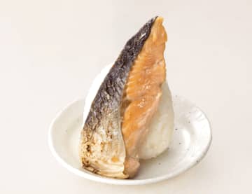 具が主役のおにぎり!? ローソンが「具おにぎり 炙り焼きサーモン」を発売～食べ応えのある天然の炙り焼きサーモン使用