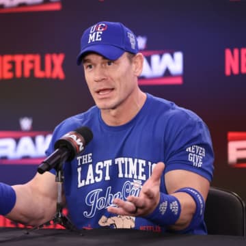 ジョン・シナ、許可なく撮影したファンを注意
