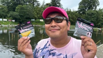 「早掛け8番勝負！」釣れすぎでバトル白熱。何にでも使える超万能ワームがこれだ！「悪魔的に釣れる…」【ビバ・サターンR /ファット】