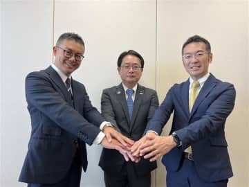 JA全農・KDDI・KDDIスマートドローン、自律飛行型ドローンによる農業分野サービス提供へ