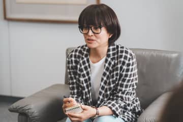 赤江珠緒、4年ぶりのドラマ出演で新聞記者に　『こんばんは、朝山家です。』各話ゲスト発表