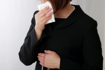 家族葬に13人で押しかけ「こっちはわざわざ来てやってるのに！」と勝手に激怒　ろくでもない親族に怒り「父も浮かばれない」と語る女性