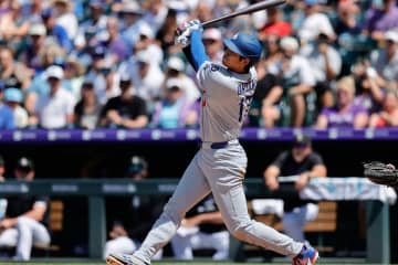 大谷翔平の28号弾をド軍救援投手がスーパーキャッチする珍事！ 米記者も驚き「ウォーミングアップ中に本塁打を...」