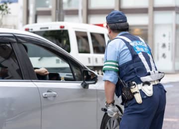 【平日午前】15歳の女子高生が “無免許” で乗用車を運転 警察に声かけられ『ドライブしていた』と語りネットでコメント殺到「そうではなく、この時間に運転って学校はどうしたんだよ・・・」「ためらいなくできるってきっと初めてじゃないでしょ」