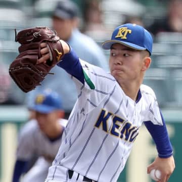 健大高崎・佐藤龍月 左肘手術から復活アピールも「1位指名は難しい」…スカウトの本音とは？