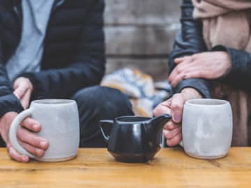 腎臓のあたりに手を当てると落ち着く？ 人間関係を円滑にする「ポリヴェーガル会話術」とは！？【今度こそ「不安ぐせ」をゆるめる ポリヴェーガル理論】