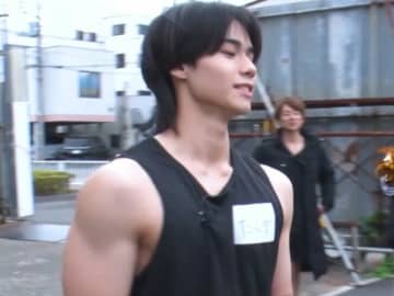 彼女は“日本一可愛い女子高生”！イケメン彼氏(18)、腕の力だけで4トントラックを引っ張る偉業に現場が衝撃