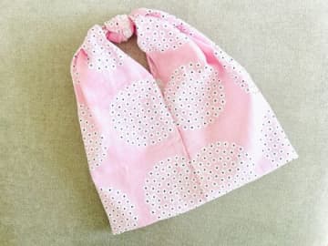 【手ぬぐい1枚で！】結んでちょこっと縫うだけ。びっくりするほどオシャレな「お散歩バッグ」できちゃいました！