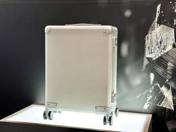 世界最軽量のマグネシウム製スーツケース「Magne Suitcase」は本当に軽かった