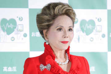 デヴィ夫人、83歳になった小泉純一郎元首相との遭遇を報告　「そのまま元気」「若々しいお二人」の声