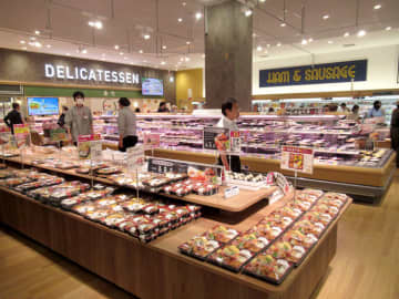 イオンスタイル竹の塚 地域最大級でデリカと冷凍食品を展開 地元住民の声を反映した売り場づくり