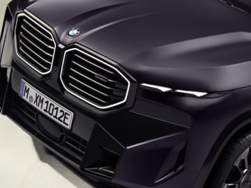 1台限定で日本上陸！　芸術的SUV「BMW XM by Kith」発表