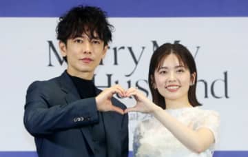 佐藤健＆小芝風花、「韓国版の人気に負担を感じる」… 日本版「私の夫と結婚して」制作発表会に参加
