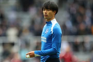 三笘薫が古巣を“電撃訪問”　元チームメートらと再会…W杯シーズンに向けて自主トレも