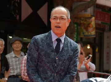 田中要次、愛猫がテントの中に入ってくつろぐ写真を公開⇒「おもしろかわいい」「愛らしすぎる」と反響