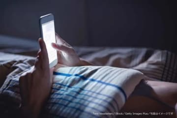 SNSでスクロールが止まらない人必見　“情報疲れ”から抜け出す「3つのヒント」