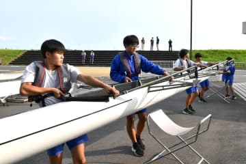 《連載:息を合わせて　潮来・全中競漕に向けて　茨城》(中)　合同チーム