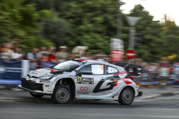 WRCギリシャがスーパーSSで開幕。オジエとタナックが同タイム首位、勝田貴元が3番手に続く