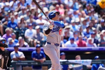 28号大谷が「バットを持って行って…」　敵地実況は確信歩き→“置き場所”に注目「落としました」