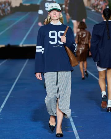 人気急上昇の“スポーティー”を女性らしく。いま注目の北欧ブランド【バウム ウンド ヘルガーテン】
