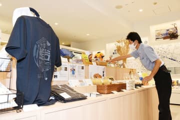 特産品や地元グッズが人気　埼玉・熊谷駅観光案内所　移転オープン3カ月　売り上げ増、まちの魅力の発信地に