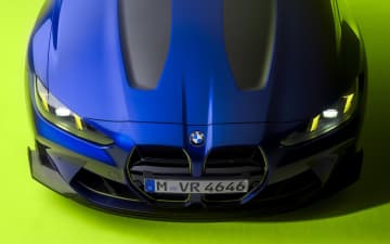 BMW、日本限定2台の「M4 CS VR46」 ワークスドライバーのヴァレンティノ・ロッシ選手とのコラボモデル