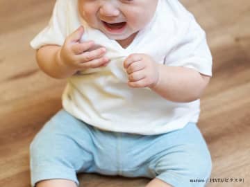 手をパチパチと叩く赤ちゃん　その後の展開に「笑いすぎてしんどい」「愉快でかわいい」