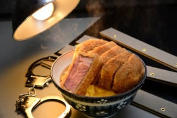 “取り調べ飯”体験ができる『取り調べかつ丼 木更津派出所』　新感覚の昼業態を千葉県木更津市に7月11日オープン！　夜の部は、かき氷の女王・原田麻子氏監修の『木更津ふじみ氷菓店』が登場