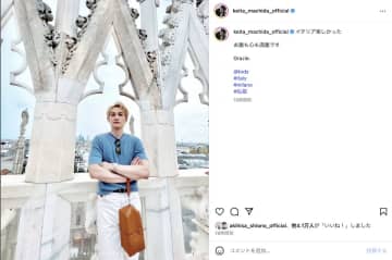 町田啓太、イタリアの街中を楽しむオフショット　イメチェンした金髪でのラフな私服姿も