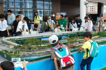 ＪＲ九州　往年の塗色で地域盛り上げへ　筑肥線１０３系で復刻カラー　第２編成　など　【今週の交通新聞より】