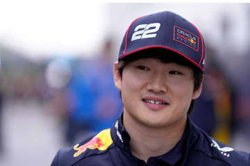 F1角田裕毅、ファンと勘違い→振り返って対面した意外な人物　正体にネット仰天「間違えた？」