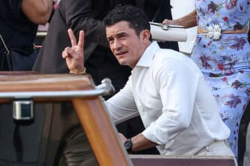 破局したばかりのオーランド・ブルーム「変わり身が早い」キム・カーダシアンとイチャイチャ