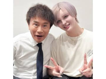 「ヘアフラワーアート」で才能発揮のマット、浜田雅功とのツーショットに「お肌ちゅるっちゅる」「流石の美的センス」の声