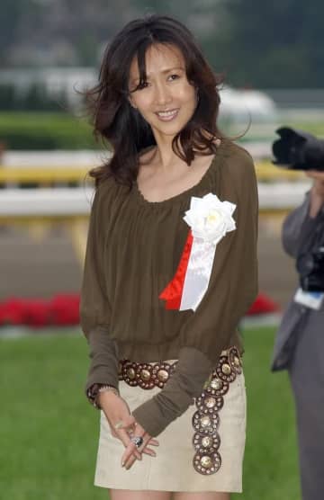 「心地よい時間はあっという間」工藤静香、人気タレントとの2ショットに反響「ほんま楽しそう」「自然体の2人」
