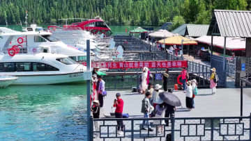 電力化が進むカナス風景区　中国新疆ウイグル自治区
