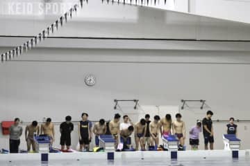 p【What is ○○部？】「誇り」を胸に水を掻き　０.１秒を制する泳ぎを／File.25　水泳部競泳部門/p