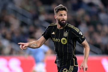 38歳の元フランス代表FWジルーが欧州復帰へ？…リールとの交渉が最終段階到達か