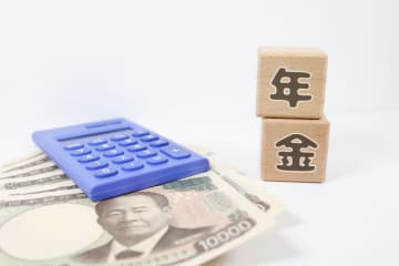父が年金を「月20万円」も受け取っています。わが家は“一般家庭”でしたが、自分も将来は同じだけ年金を受け取れるでしょうか？「年収・年金額」をシミュレーション