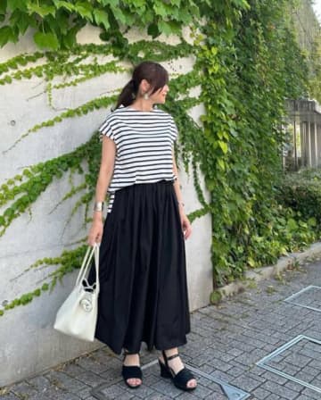 【50代の夏旅行コーデ8選】動きやすくて快適！ 夏旅おすすめファッション