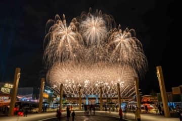 万博に「大曲の花火」で大混雑予想、急遽一部エリアの立入規制へ