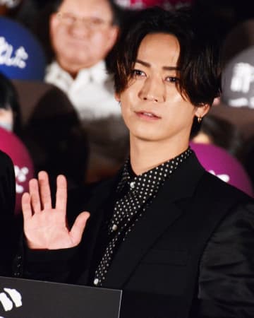 亀梨和也、観客に「返事は!?」“ライブバージョン”で初日を盛り上げる！
