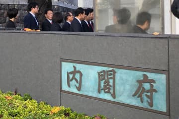 就職氷河期世代へ　政府広報オンラインのポストに恨み節続々「同情するなら金くれ」「おせーよ」