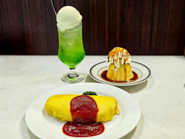 ノスタルジックな小岩『洋食喫茶 小山』でオムライスと固めのプリンを味わう〜黒猫スイーツ散歩 小岩・新小岩編④〜