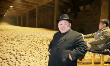 「ジャガイモ食べ続けてオナラ連発」 北朝鮮農村の切ない笑い話と飢餓の現実