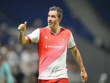 「彼はまだ90分間プレーできるよ」元仏代表ピレスが39歳日本人のパフォーマンスに驚き！「技術もビジョンも素晴らしい」