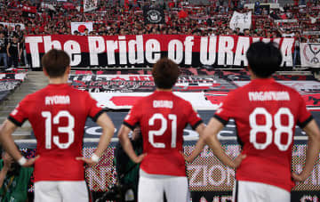 「日本の文化にふさわしい」世界が称賛した浦和サポの“ゴミ拾い”にFIFA会長も異例の賛辞「模範となる品格だ」【クラブW杯】
